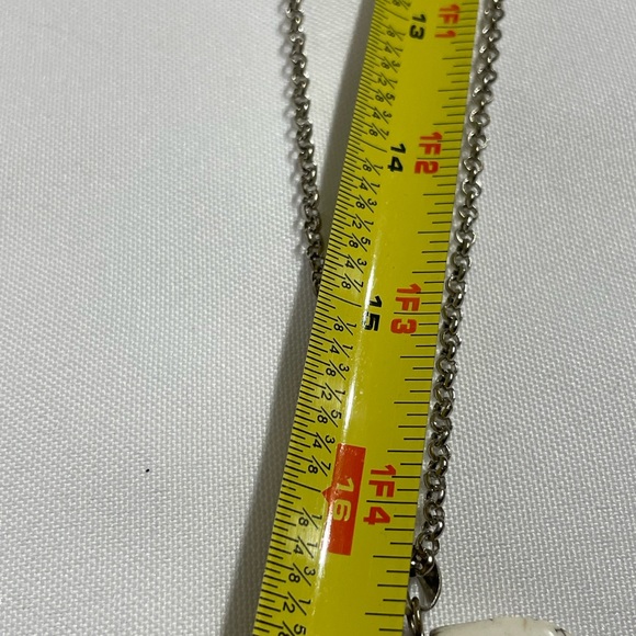 Sliced stone dangle pendant white howlite great condition - Picture 6 of 7